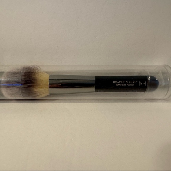 it Cosmetics HEAVENLY LUXE WAND BALL POWDER BRUSH - Picture 2 of 4